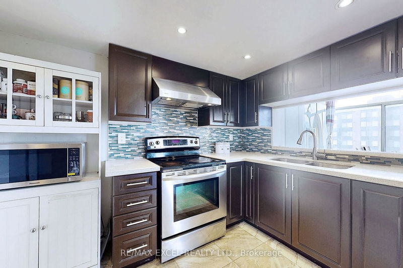 Preview image for 88 Alton Towers Circ #1803, Toronto