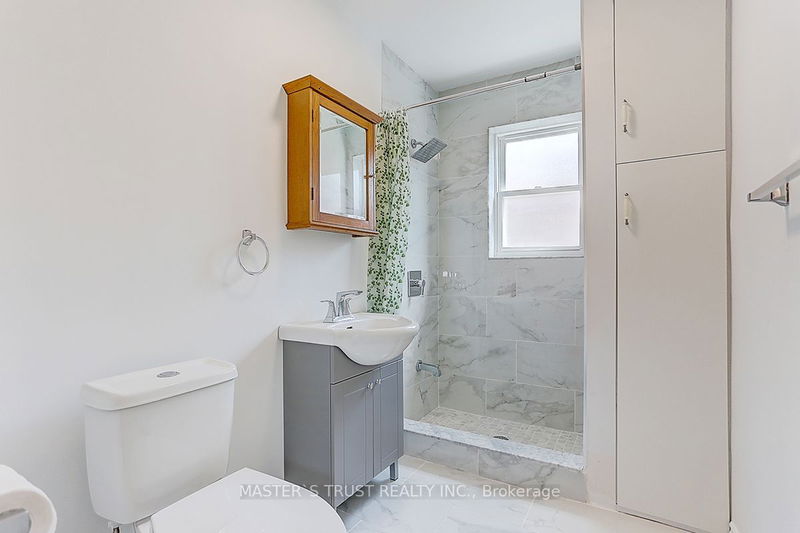 Preview image for 1032 Kennedy Rd, Toronto