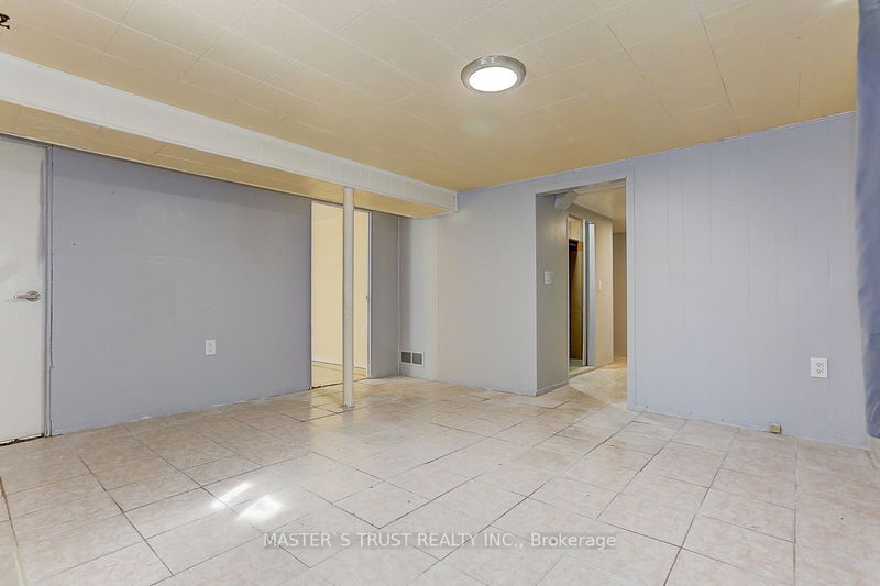 Preview image for 1032 Kennedy Rd, Toronto