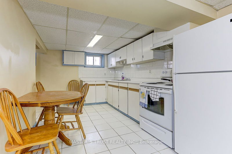 Preview image for 1032 Kennedy Rd, Toronto