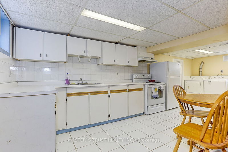 Preview image for 1032 Kennedy Rd, Toronto