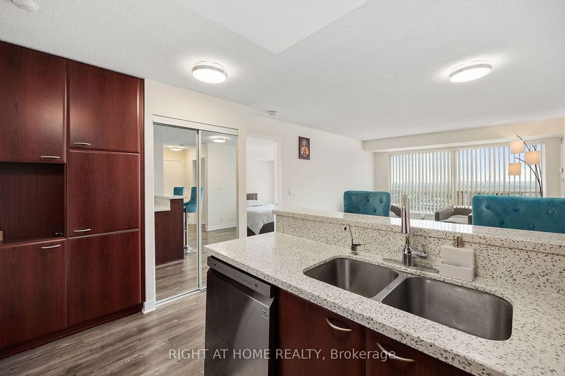 Preview image for 36 Lee Centre Dr #2507, Toronto