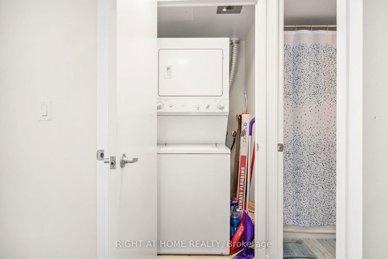 Preview image for 36 Lee Centre Dr #2507, Toronto