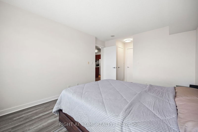 Preview image for 36 Lee Centre Dr #2507, Toronto
