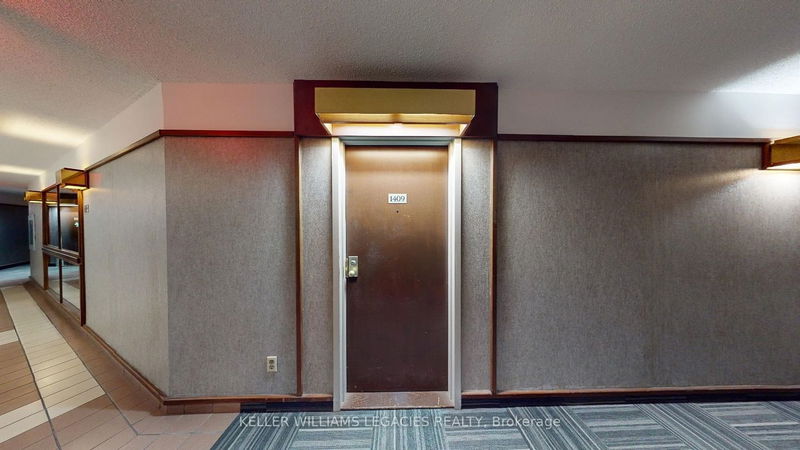 Preview image for 160 Alton Towers Circ #1409, Toronto