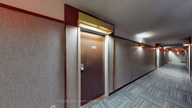 Preview image for 160 Alton Towers Circ #1409, Toronto