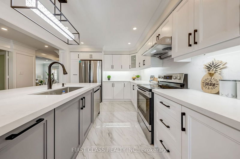 Preview image for 9 Holmbush Cres, Toronto