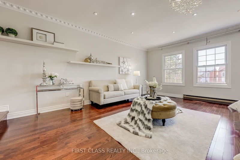 Preview image for 9 Holmbush Cres, Toronto