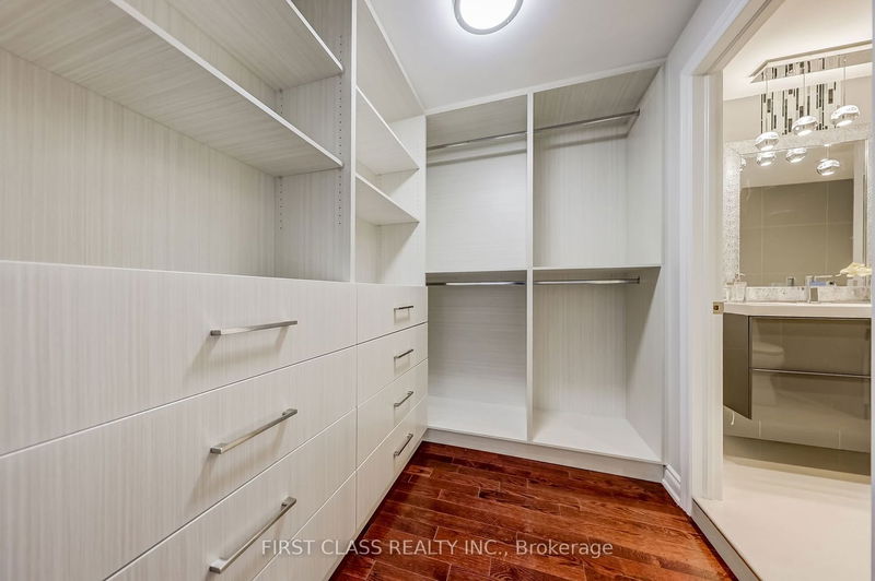 Preview image for 9 Holmbush Cres, Toronto