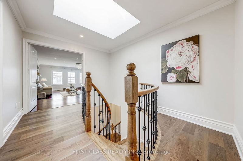 Preview image for 9 Holmbush Cres, Toronto