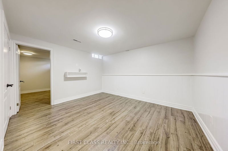 Preview image for 9 Holmbush Cres, Toronto