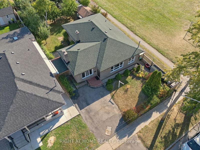 Preview image for 3 Delbert Dr, Toronto