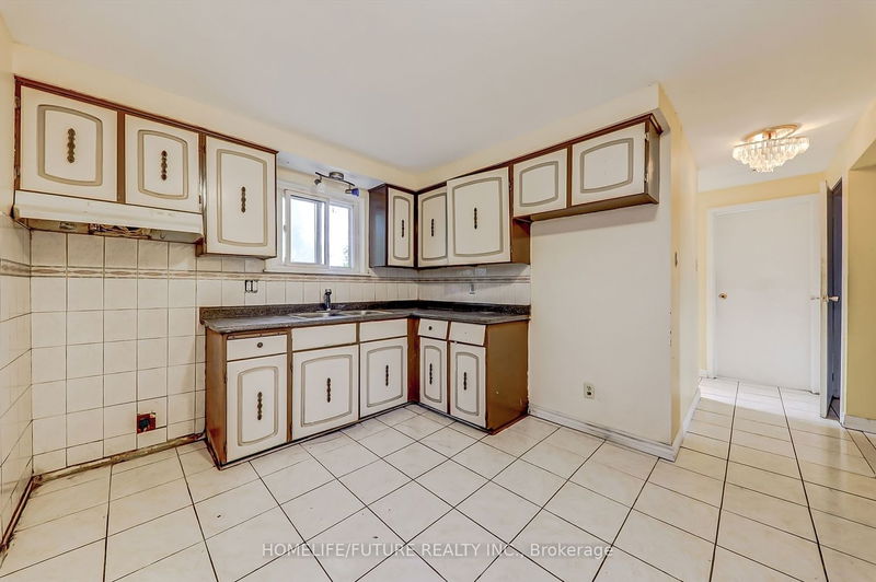 Preview image for 27 Wellpark Blvd, Toronto