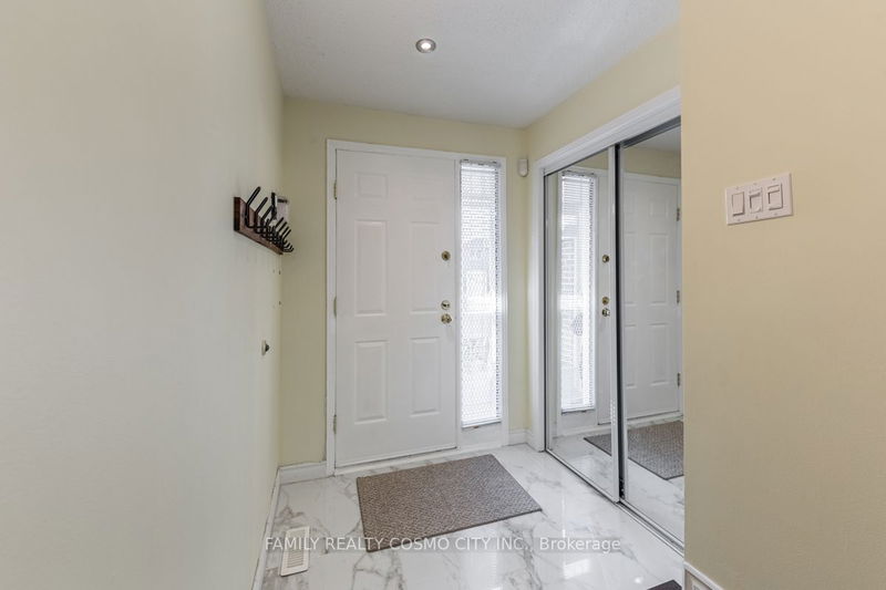 Preview image for 208 Wintermute Blvd, Toronto