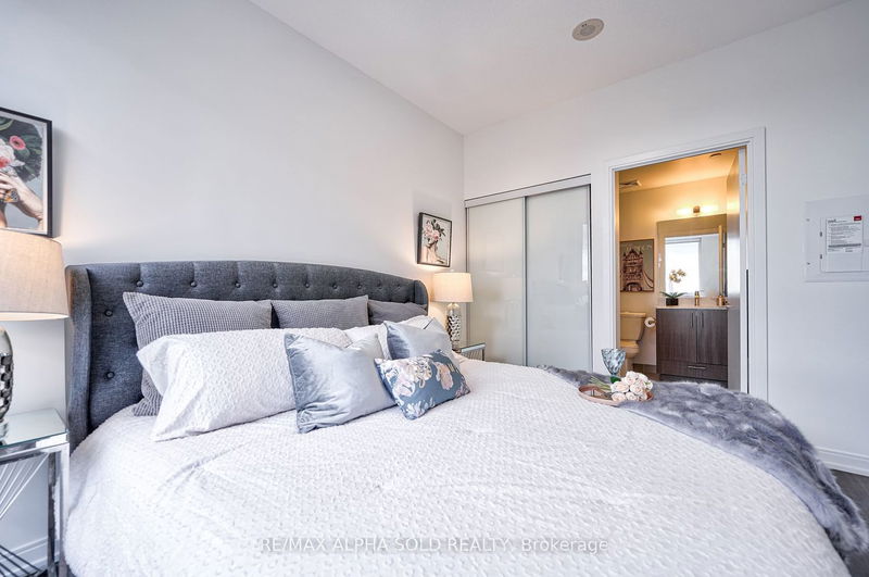 Preview image for 255 Village Green Sq #Ph04, Toronto