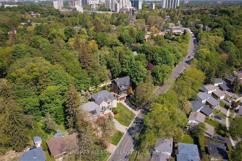 Preview image for 26 Bethune Blvd, Toronto