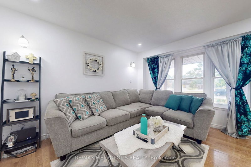Preview image for 62 Dunthorne Crt, Toronto