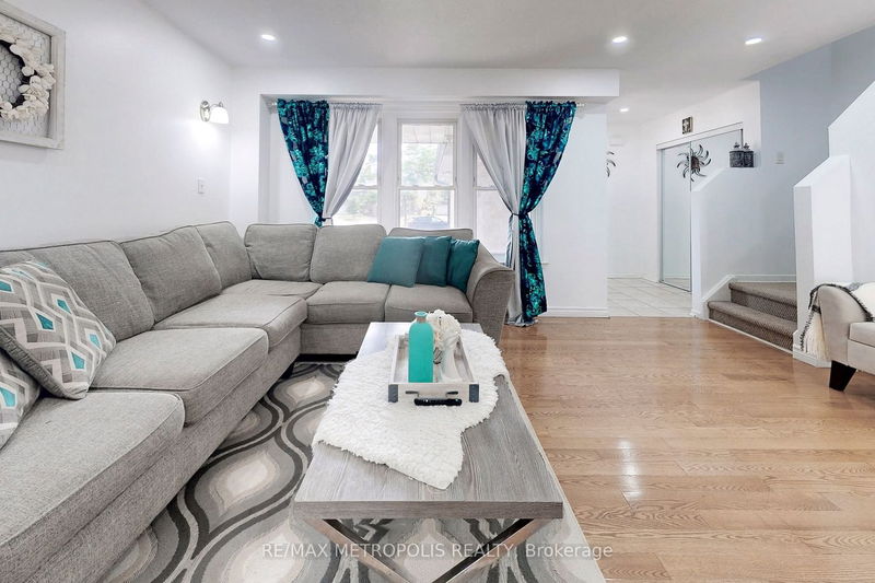 Preview image for 62 Dunthorne Crt, Toronto