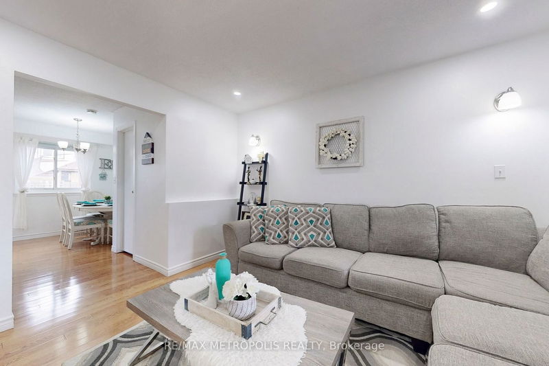 Preview image for 62 Dunthorne Crt, Toronto