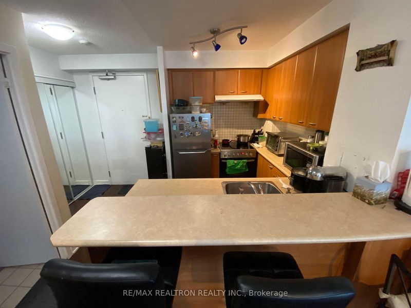 Preview image for 38 Lee Centre Dr #606, Toronto