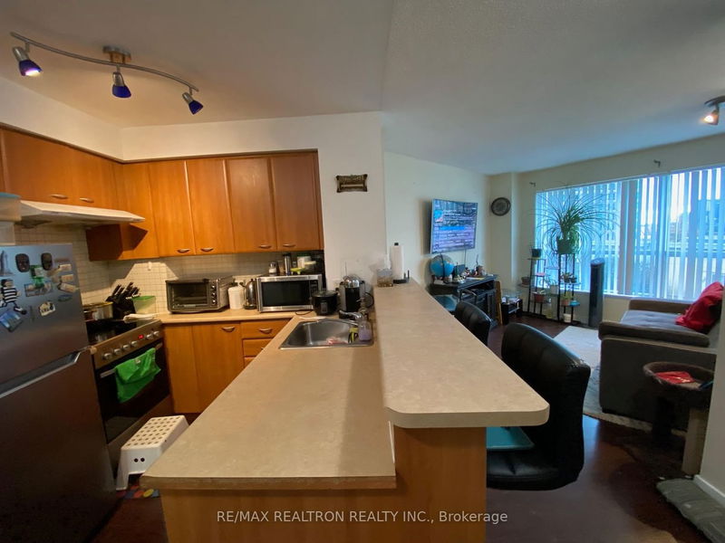 Preview image for 38 Lee Centre Dr #606, Toronto