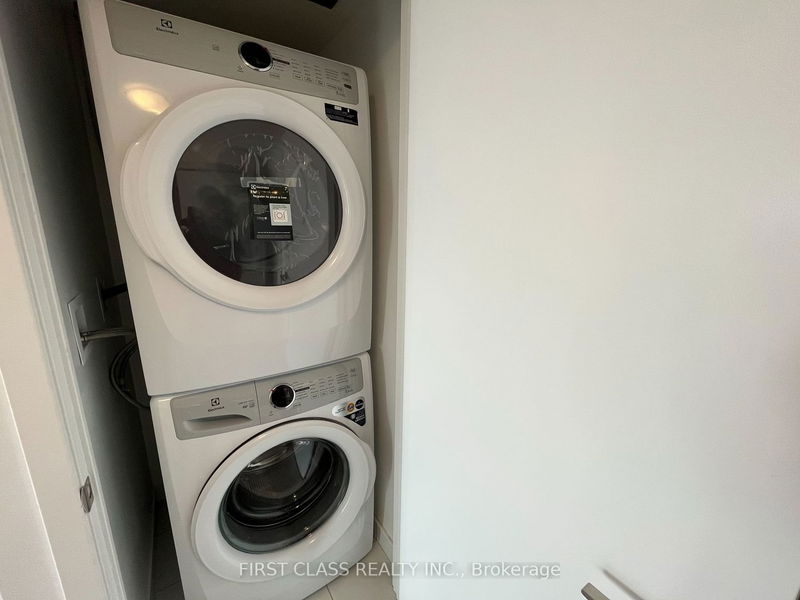 Preview image for 2033 Kennedy Rd #722, Toronto