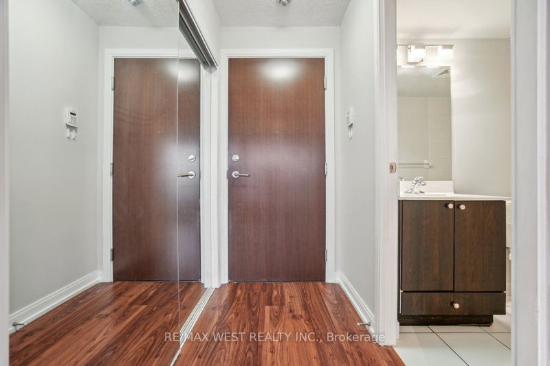 Preview image for 181 Village Green Sq #919, Toronto