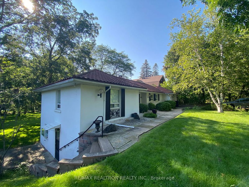 Preview image for 16 Parkcrest Dr, Toronto