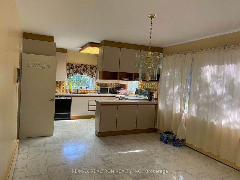 Preview image for 16 Parkcrest Dr, Toronto