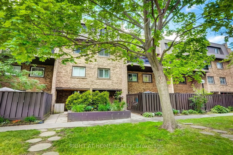 Preview image for 130 Ling Rd #52, Toronto