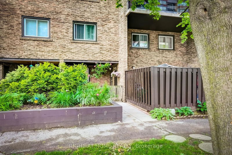 Preview image for 130 Ling Rd #52, Toronto