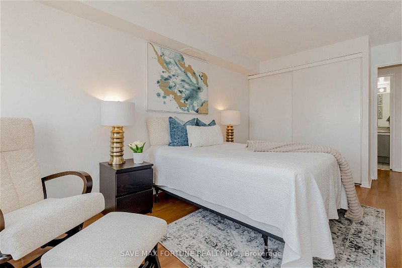 Preview image for 410 Mclevin Ave #812, Toronto