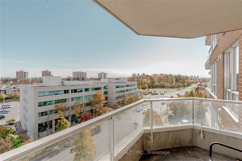 Preview image for 410 Mclevin Ave #812, Toronto