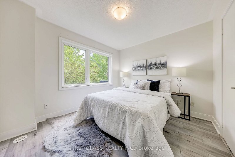 Preview image for 295 Village Green Sq #60, Toronto