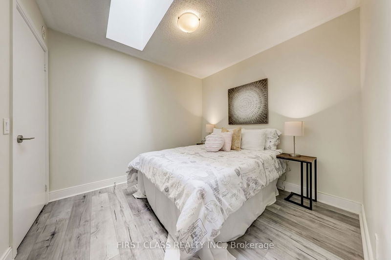 Preview image for 295 Village Green Sq #60, Toronto