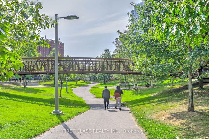 Preview image for 295 Village Green Sq #60, Toronto