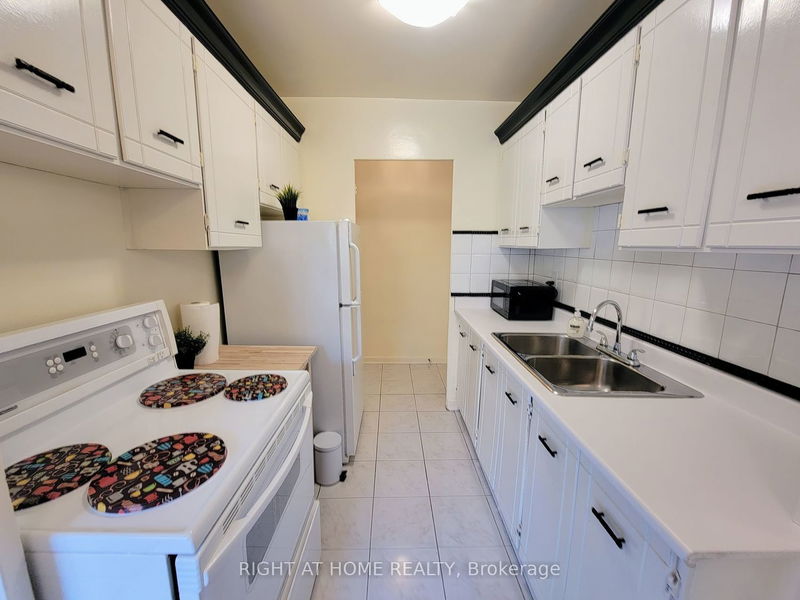 Preview image for 921 Midland Ave #301, Toronto