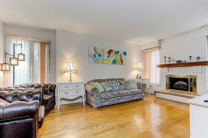 Preview image for 8 Chapeltown Cres, Toronto