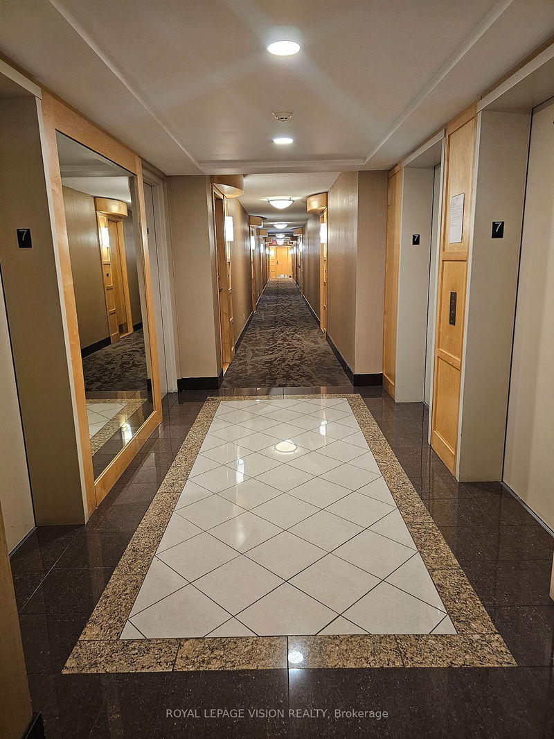 Preview image for 18 Mondeo Dr #725, Toronto
