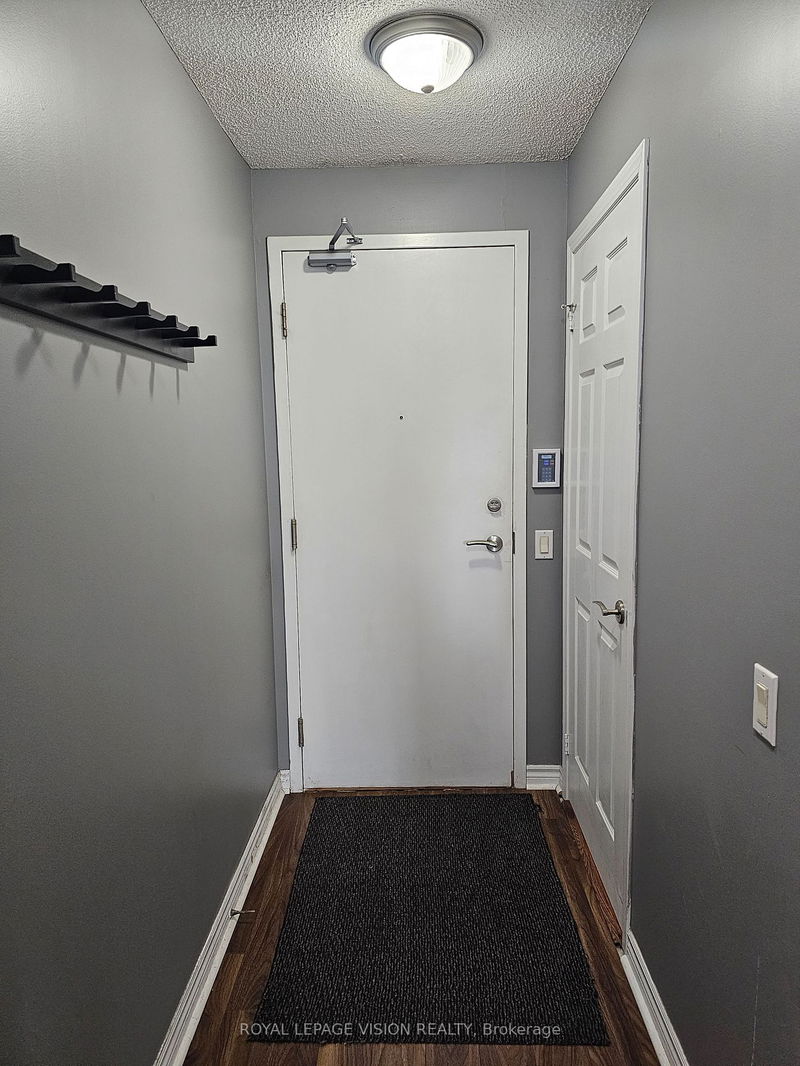 Preview image for 18 Mondeo Dr #725, Toronto