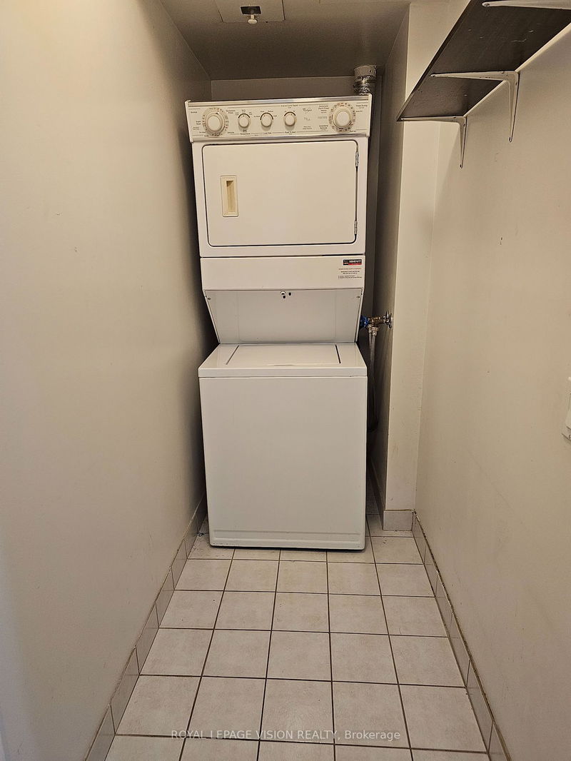 Preview image for 18 Mondeo Dr #725, Toronto