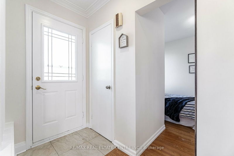 Preview image for 122 Tower Dr, Toronto