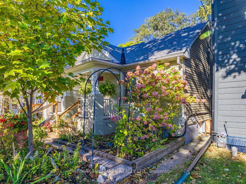 Preview image for 156 Hanson St, Toronto