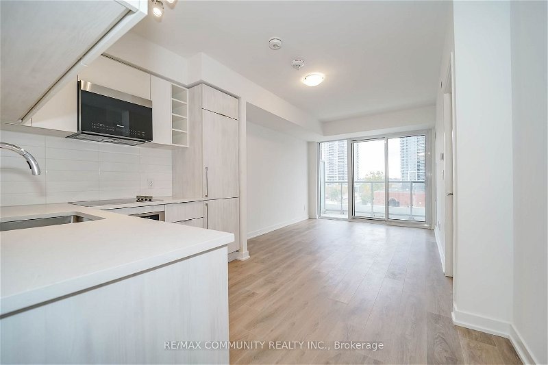 Preview image for 2033 Kennedy Rd #319, Toronto