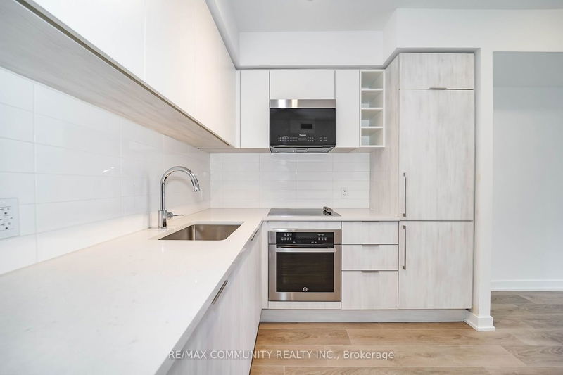 Preview image for 2033 Kennedy Rd #319, Toronto