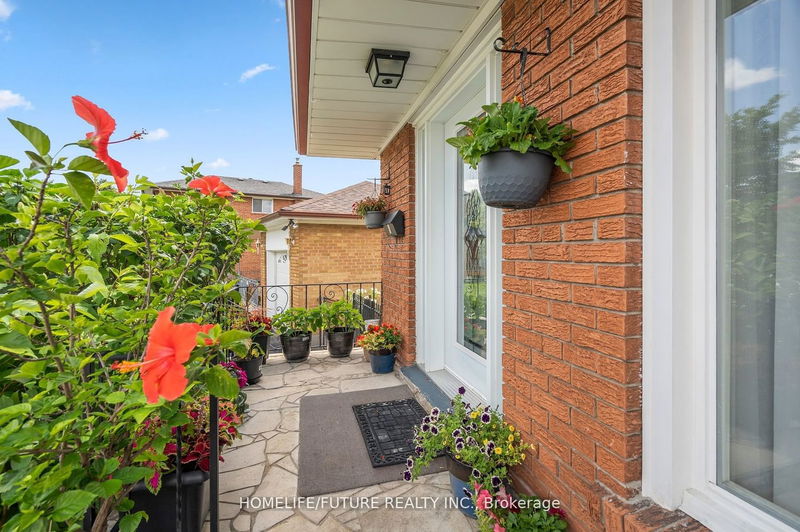 Preview image for 8 Albacore Cres, Toronto