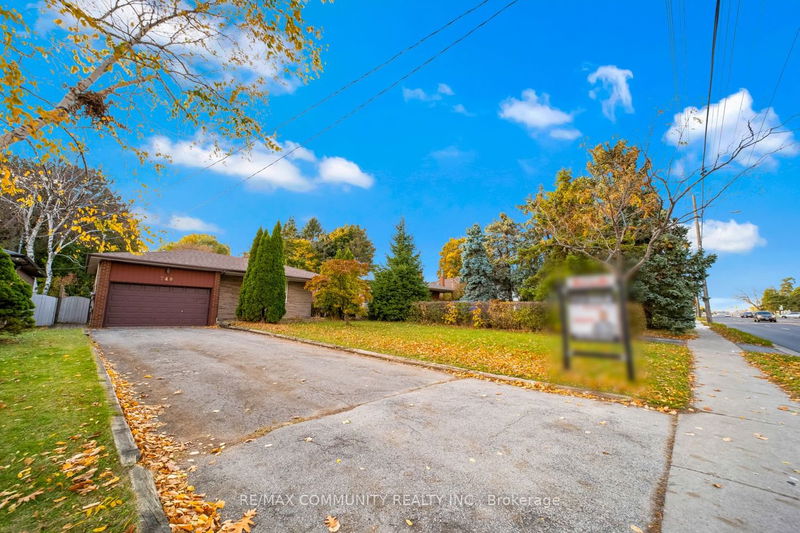 Preview image for 740 Meadowvale Rd, Toronto