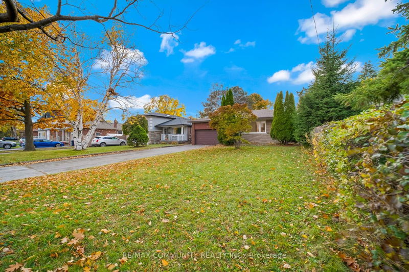 Preview image for 740 Meadowvale Rd, Toronto