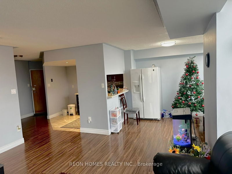 Preview image for 88 Alton Towers Circ #1803, Toronto