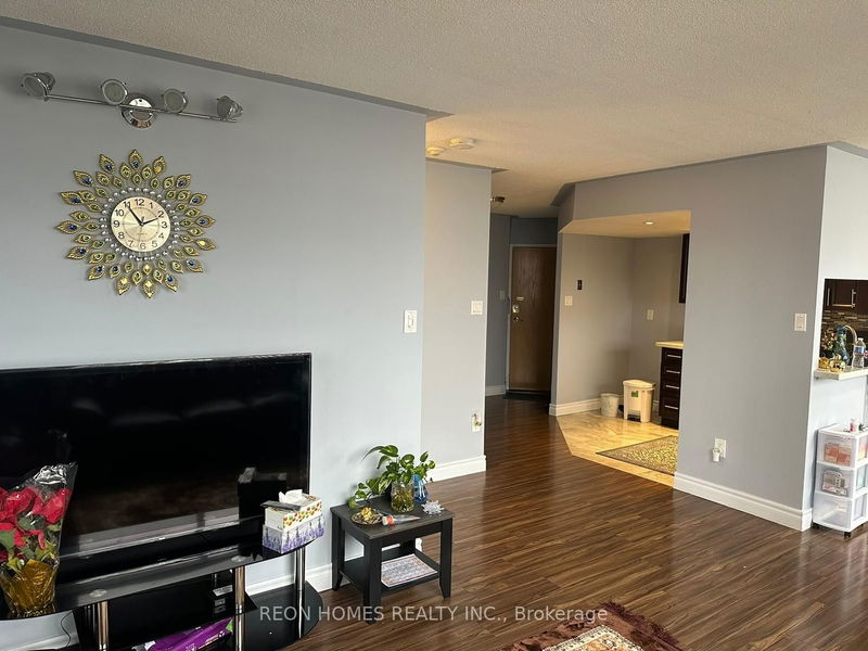 Preview image for 88 Alton Towers Circ #1803, Toronto